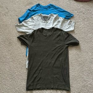 Lululemon Men’s shirt lot size Medium